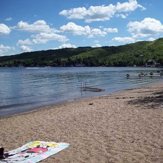 Sandy beach on Echo Lake
